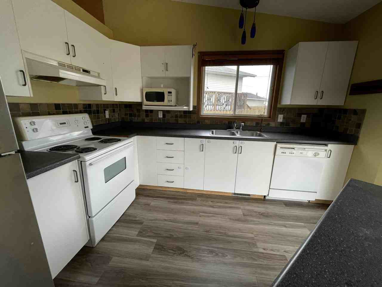 4 9 Street Close #1 - Photo 3 of 18