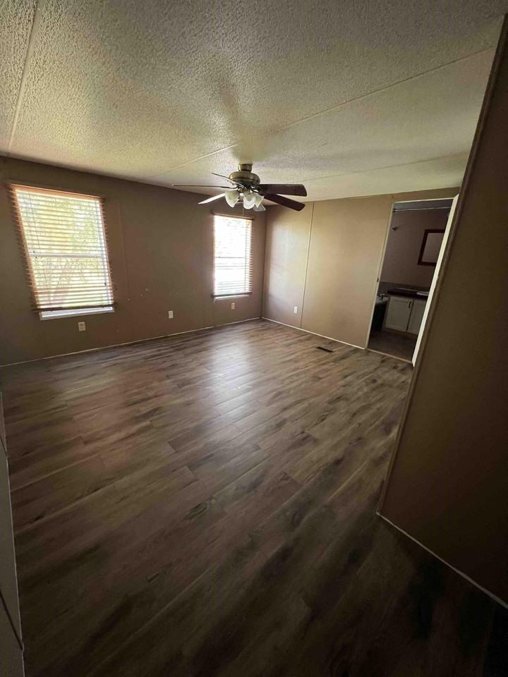 2413 Salmon St #1 - Photo 5 of 17