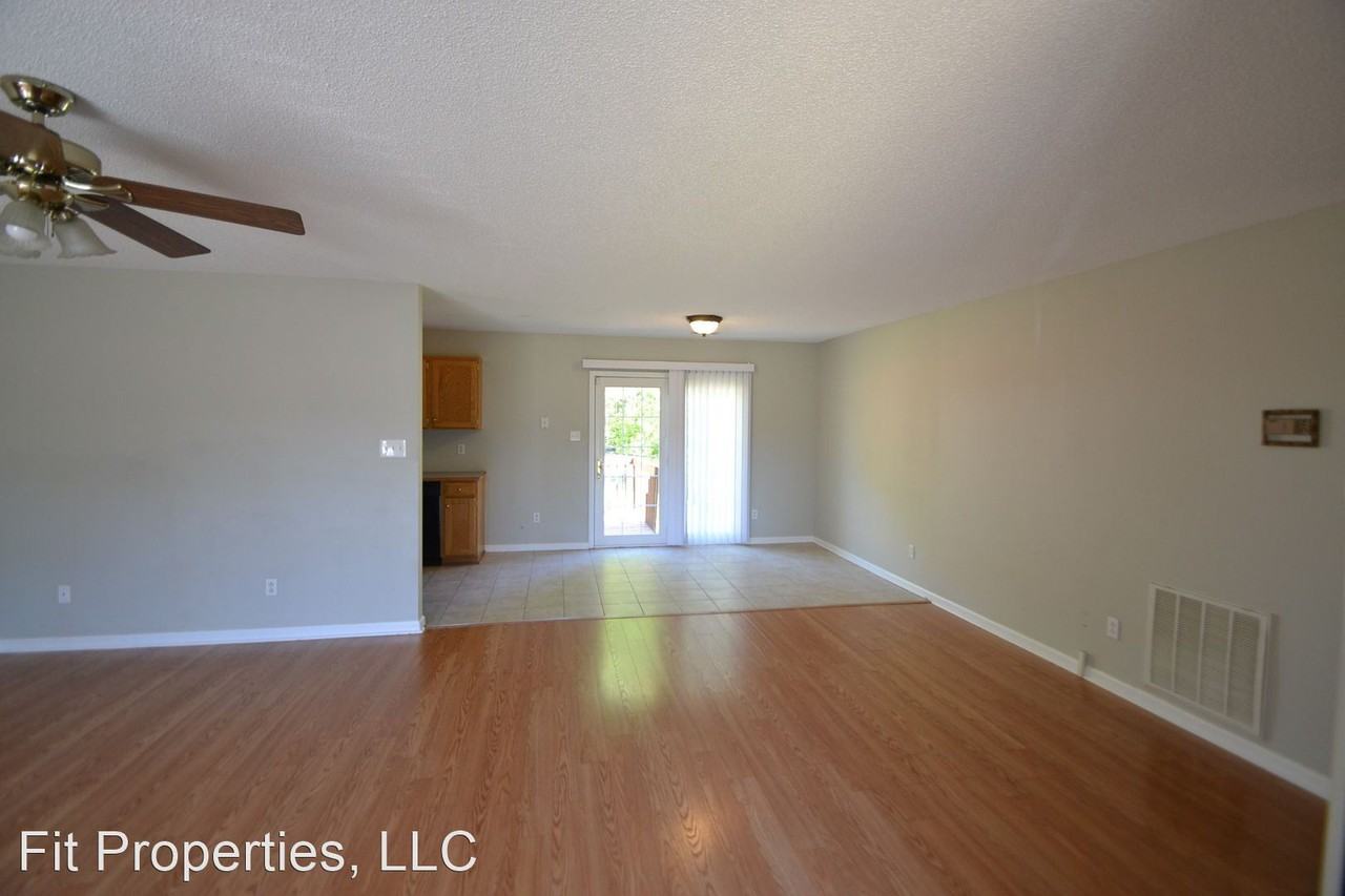 2037 Summerfield Cir - Photo 2 of 13