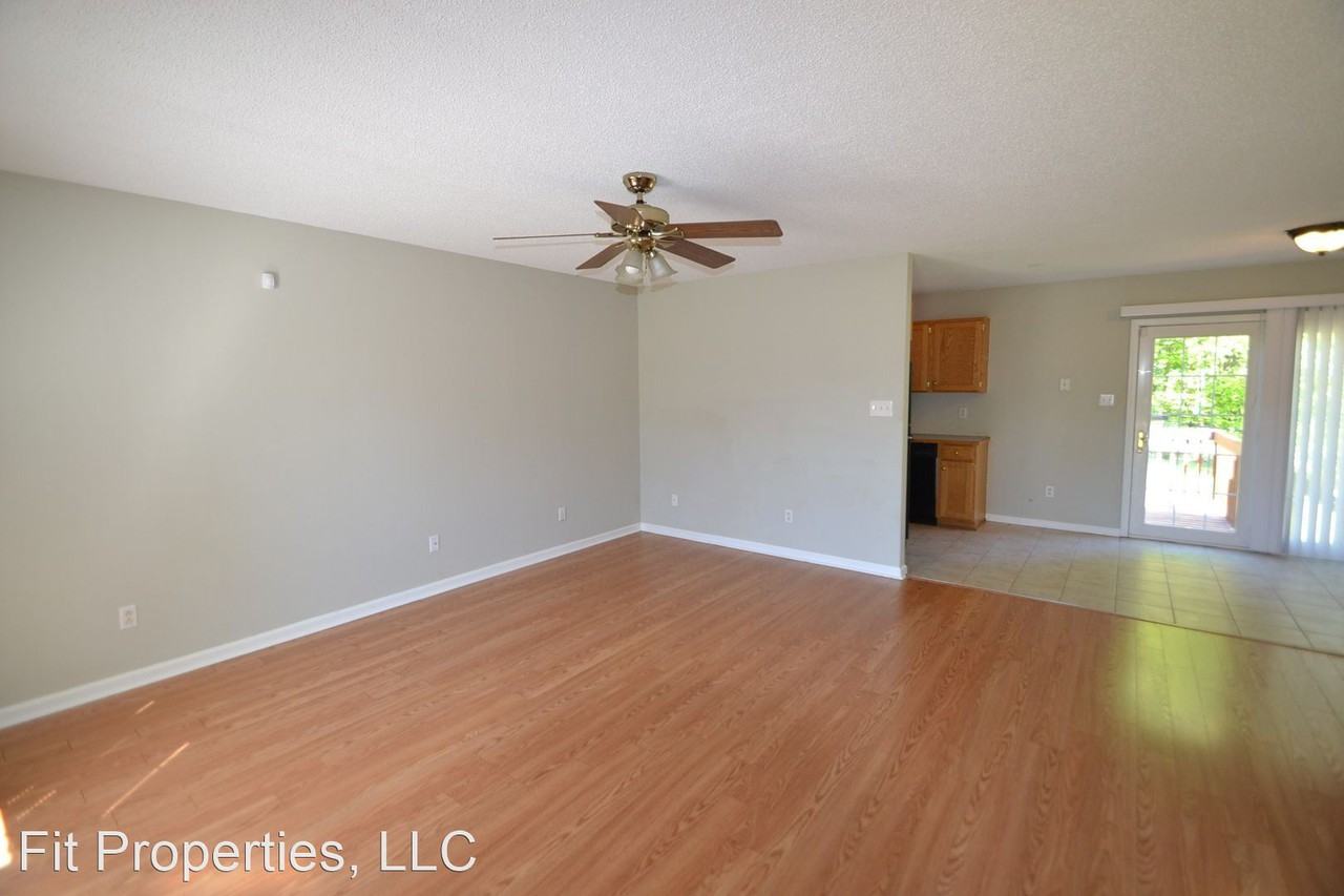 2037 Summerfield Cir - Photo 3 of 13