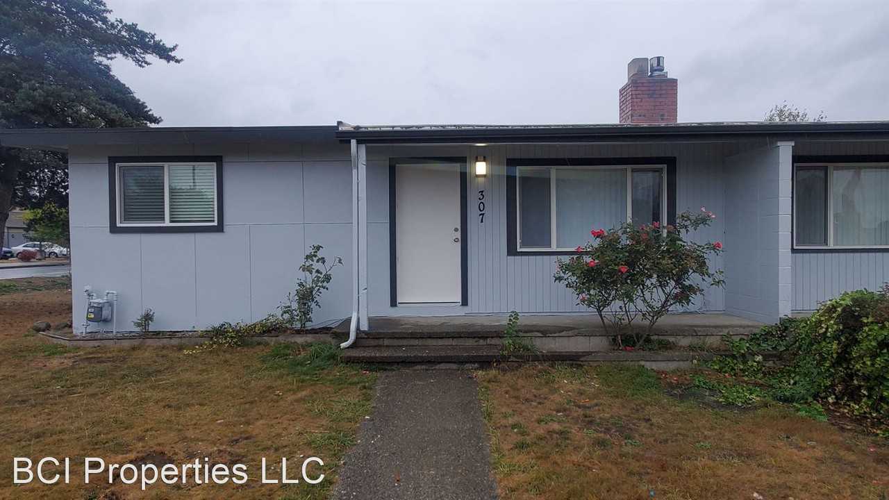 307 Edwards SW - Photo 3 of 19