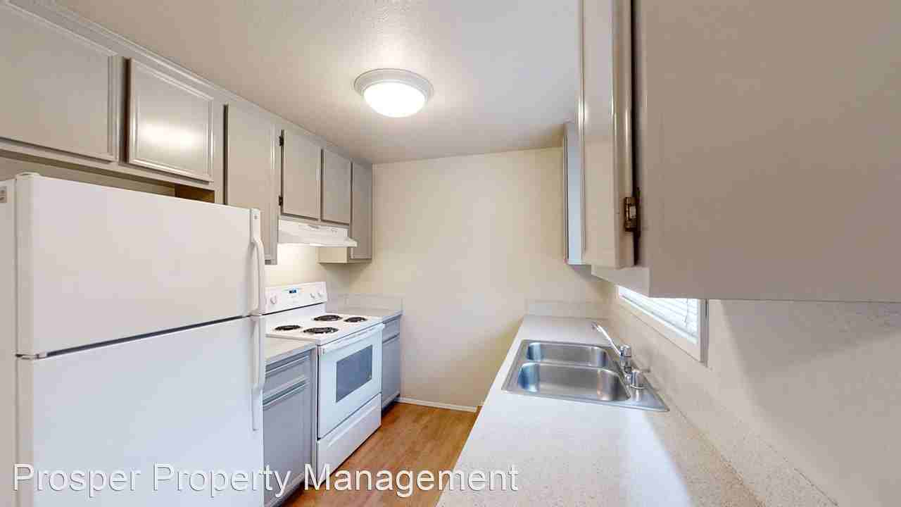 810-812 196TH ST E - Photo 2 of 24