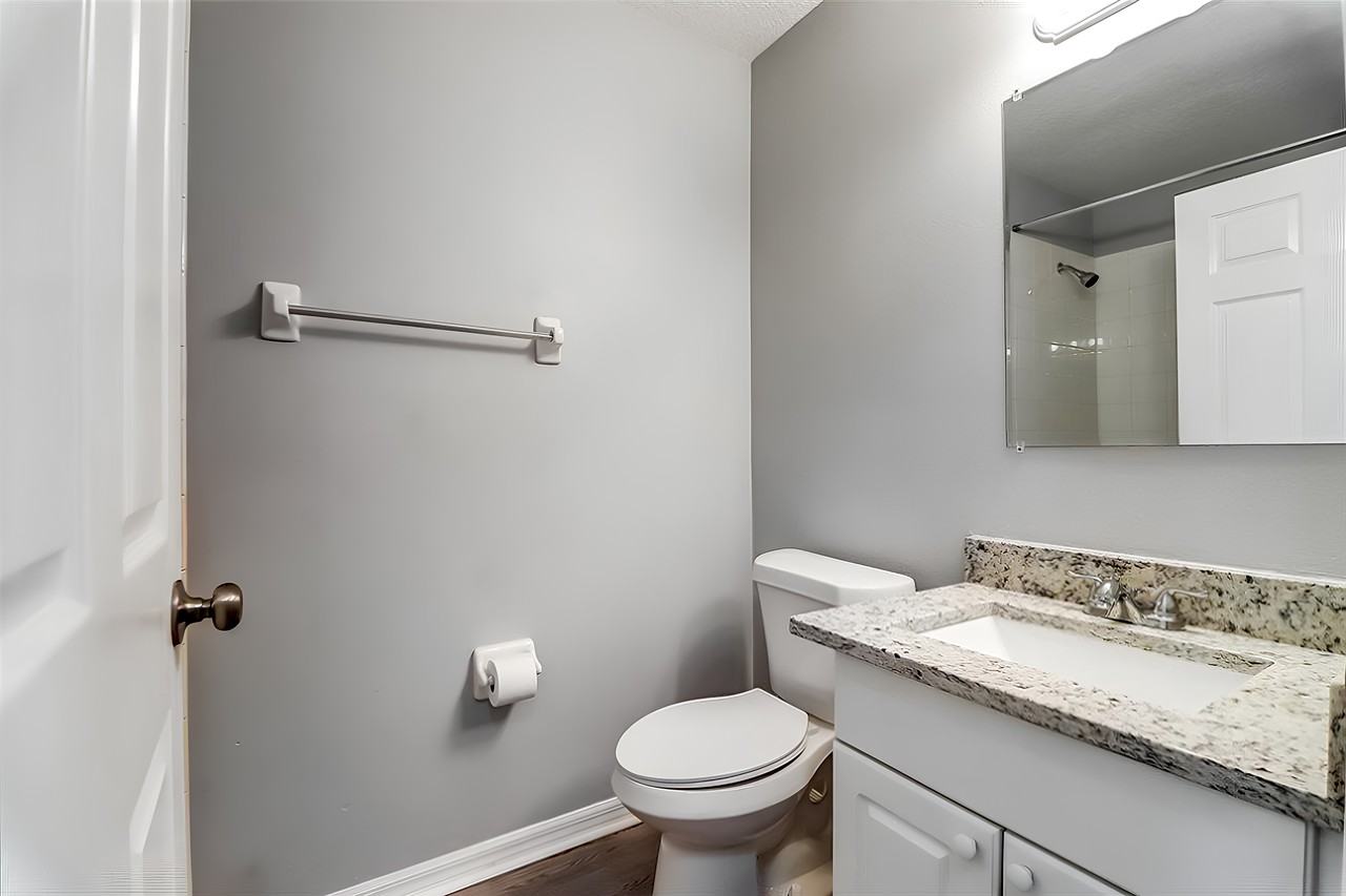 E 38th Ave - Photo 3 of 8