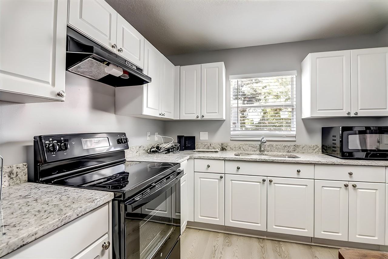 E 38th Ave - Photo 4 of 8