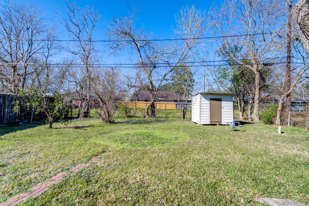 Thornwood Dr - Photo 7 of 13