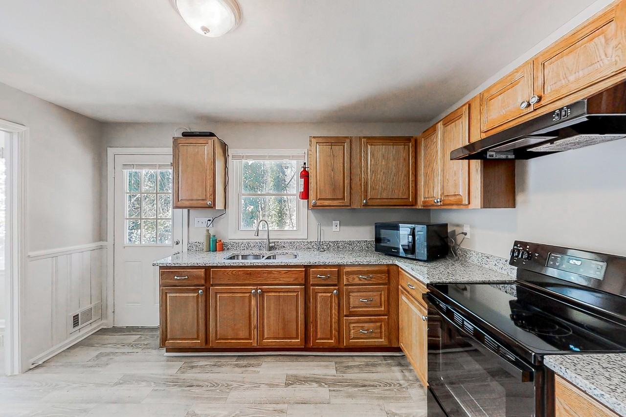 Wisteria Ln Sw - Photo 3 of 10