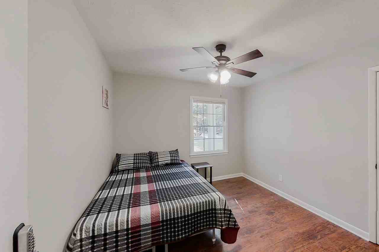 Anderson Dr - Photo 6 of 9