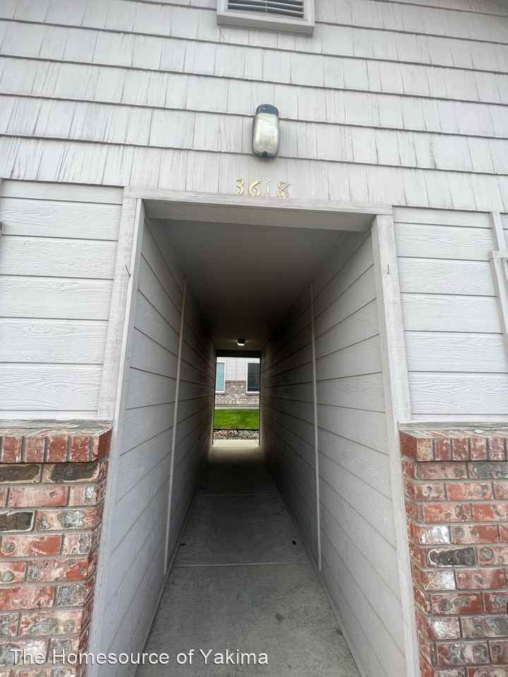 3618 Fairbanks Ave - Photo 3 of 12