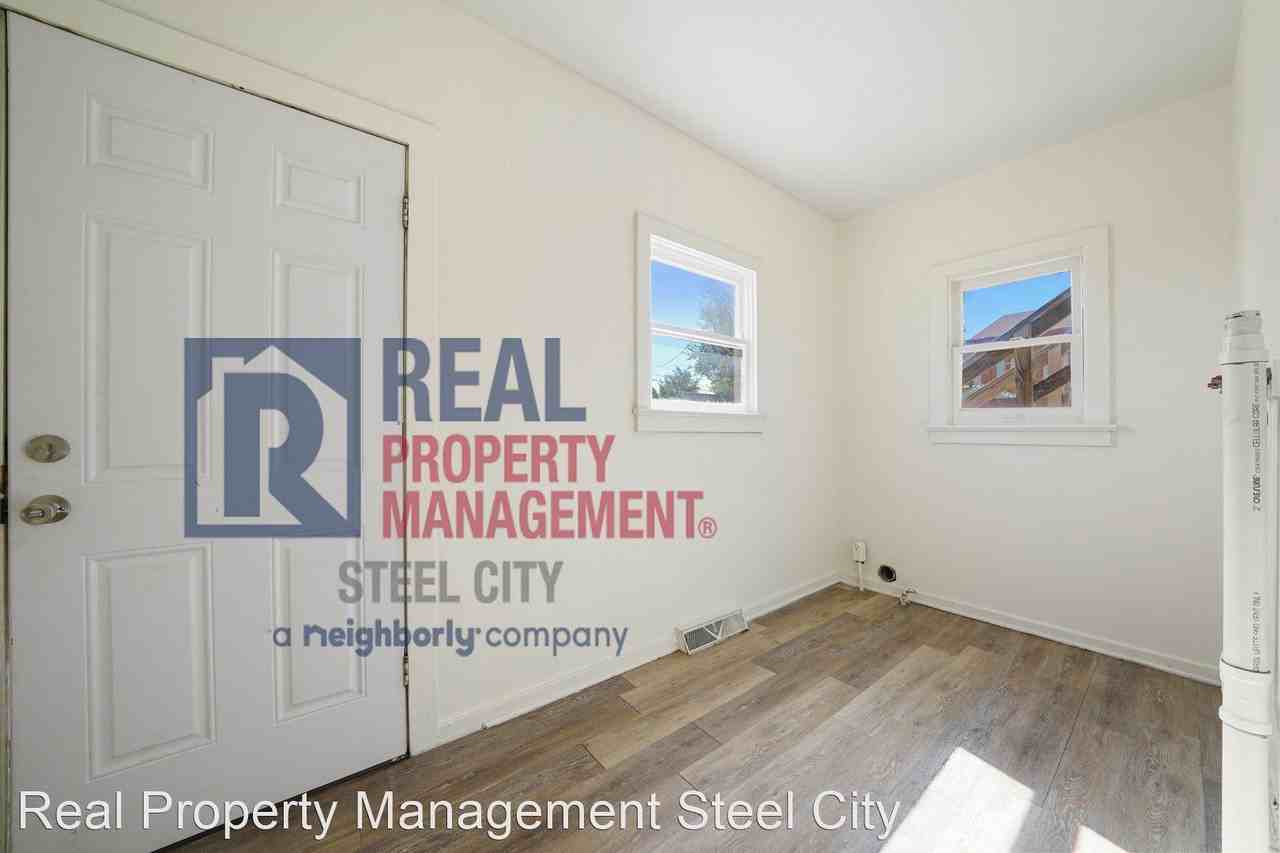 300 Clark St - Photo 3 of 8