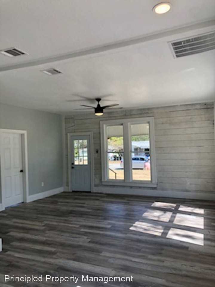 1108 Sw 5th Ave - Photo 2 of 13