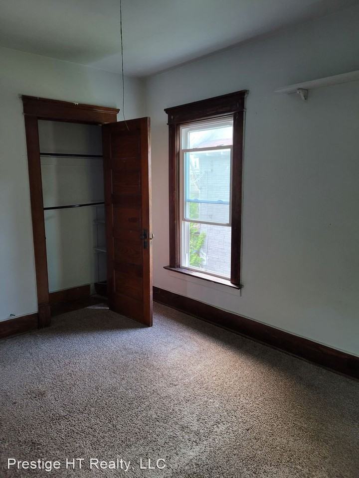 920 E 24th St - Photo 3 of 10