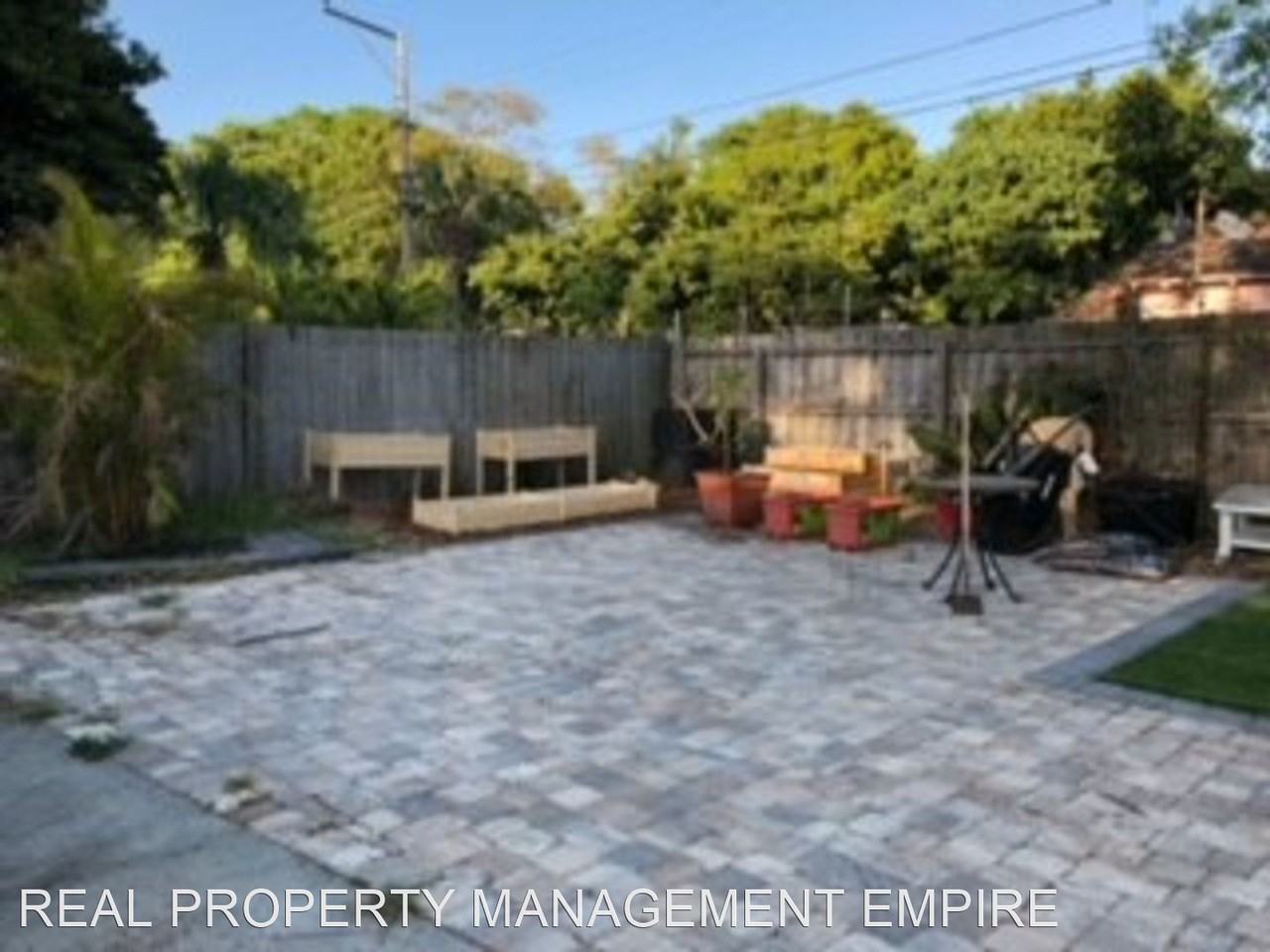 923 26th St N - Photo 3 of 50