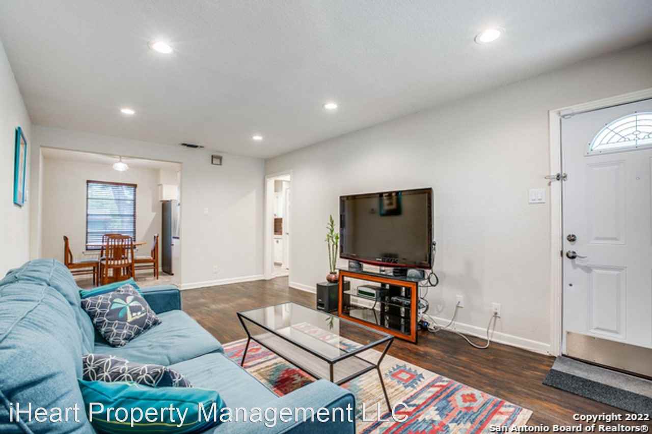 411 Dresden Dr - Photo 3 of 23