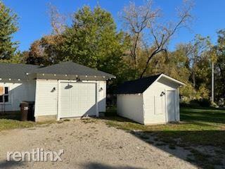 137 Wilson Ave - Photo 2 of 11