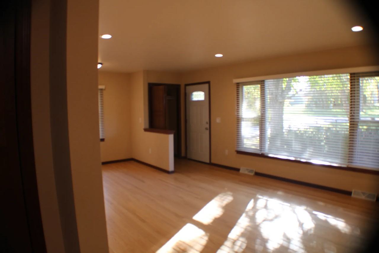 4420 Meadow Vw E - Photo 2 of 10