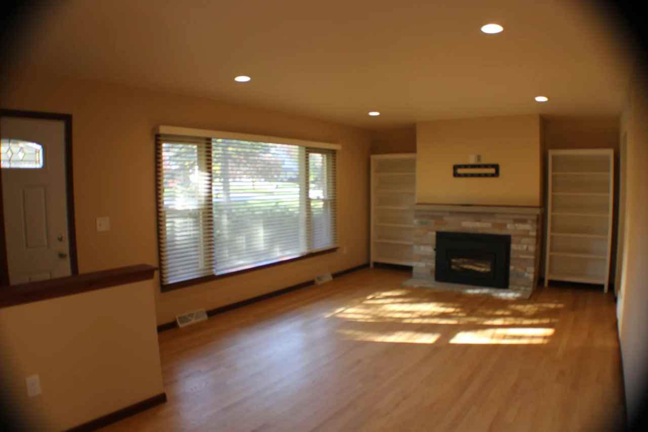 4420 Meadow Vw E - Photo 3 of 10