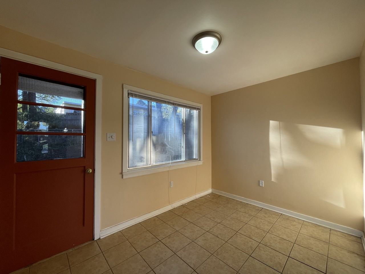 2205 45th St #D - Photo 3 of 12