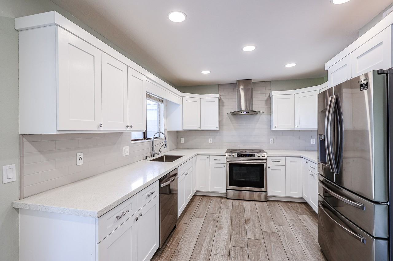 22442 N 21st St - Photo 4 of 39