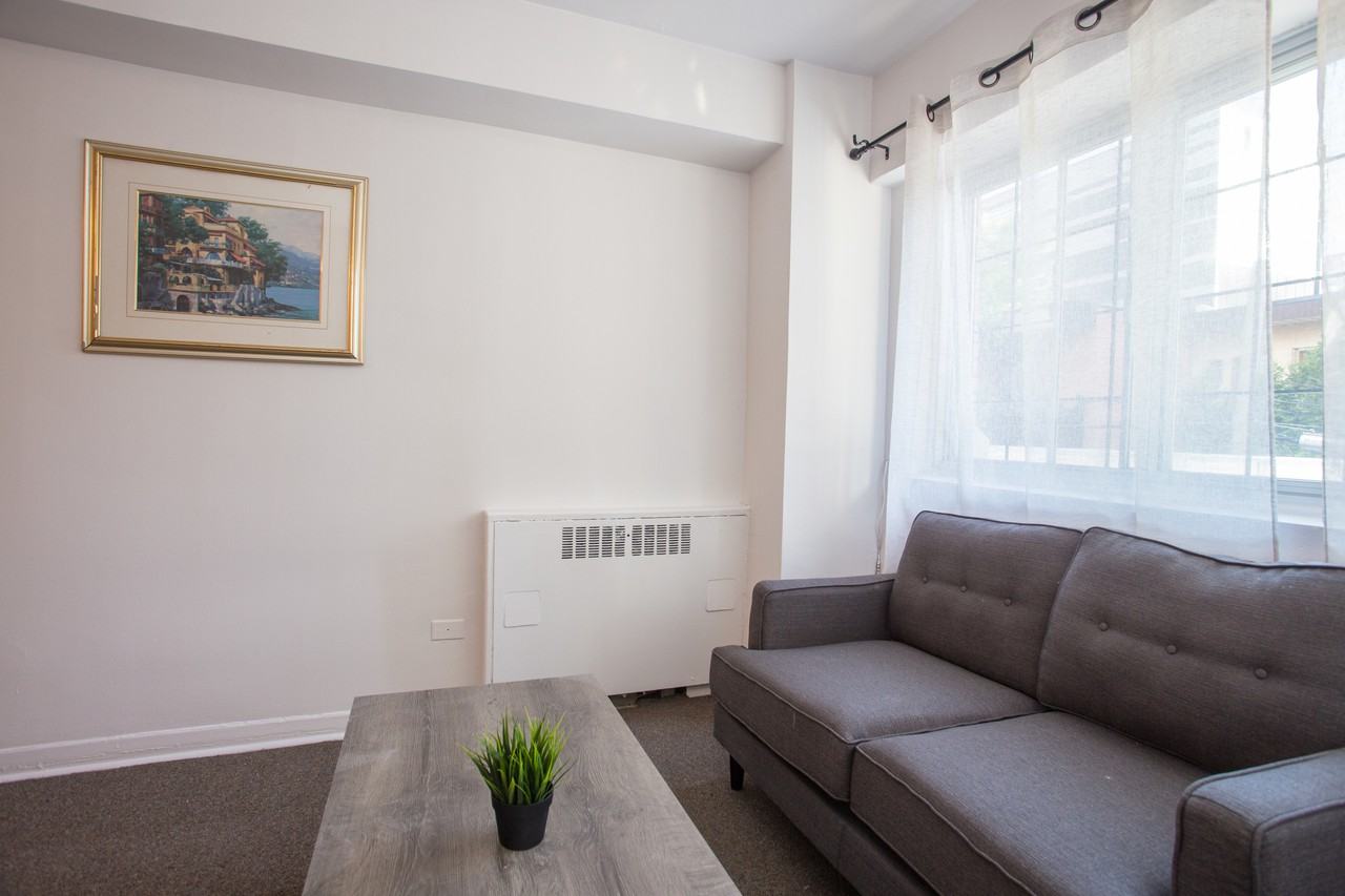 3440G Rue Durocher #216 - Photo 2 of 8