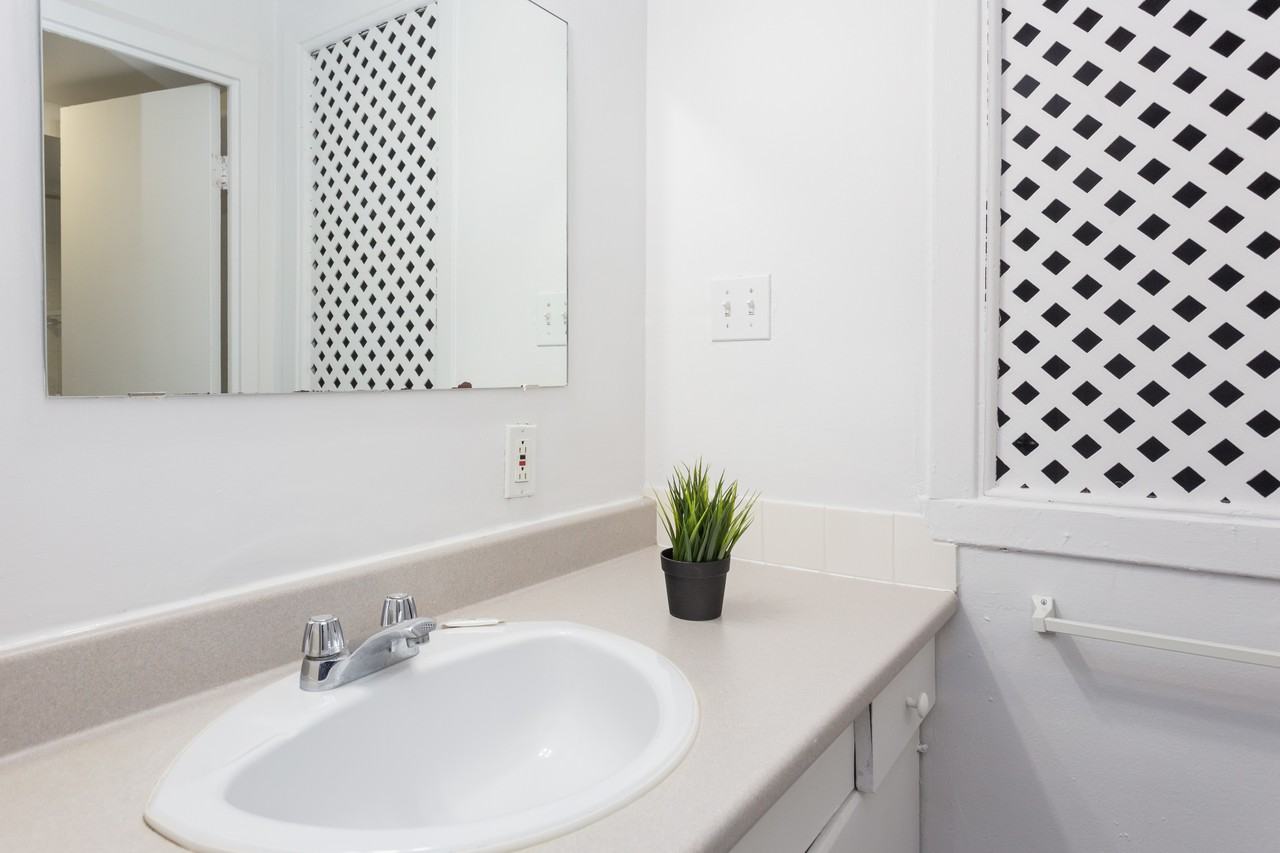 3440G Rue Durocher #216 - Photo 3 of 8