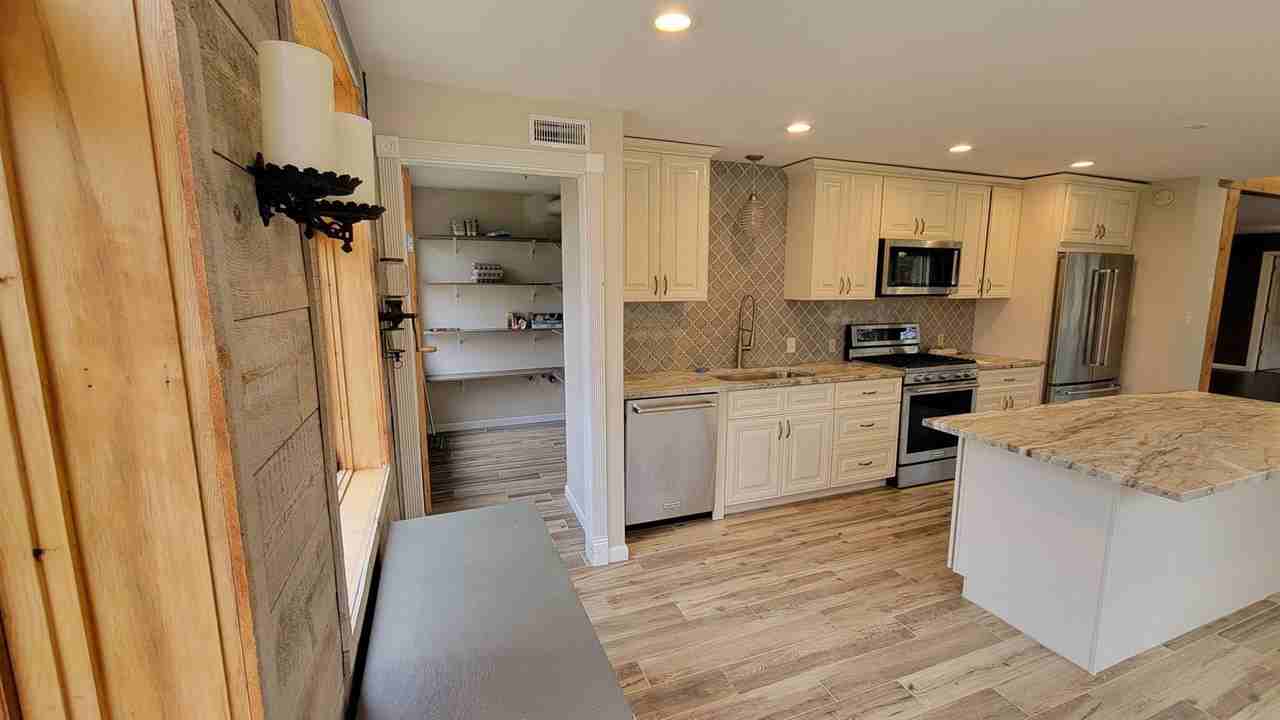 6211 Oakgreen Ave S - Photo 3 of 42