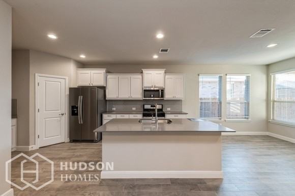 2404 Moon Ranch Dr - Photo 3 of 20