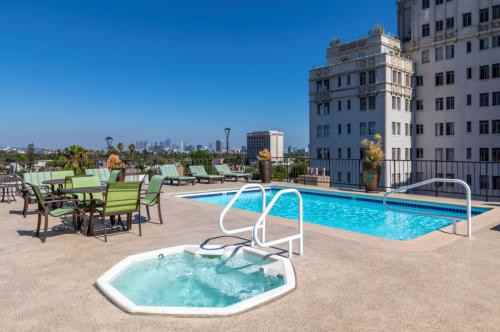 500 N Rossmore Ave #301 - Photo 3 of 17