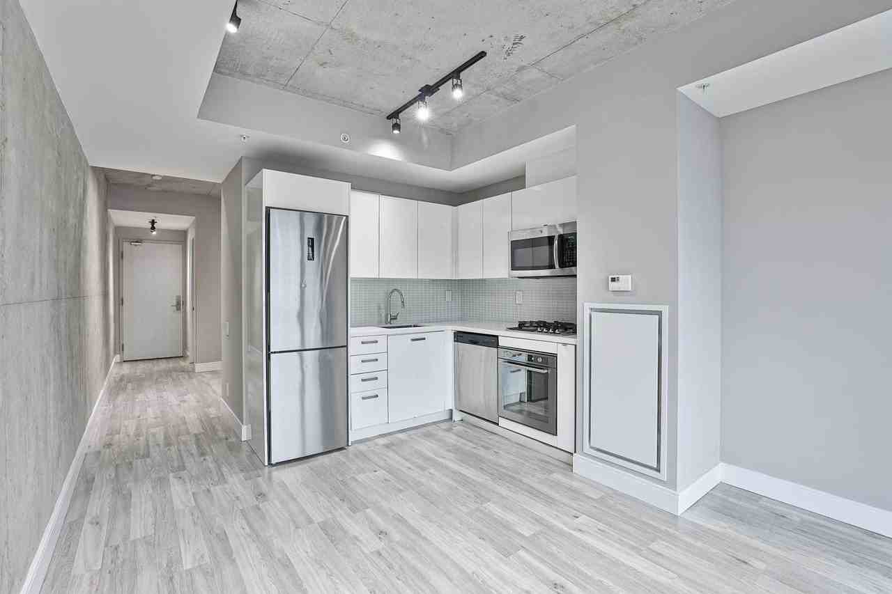 39 Brant Street #911