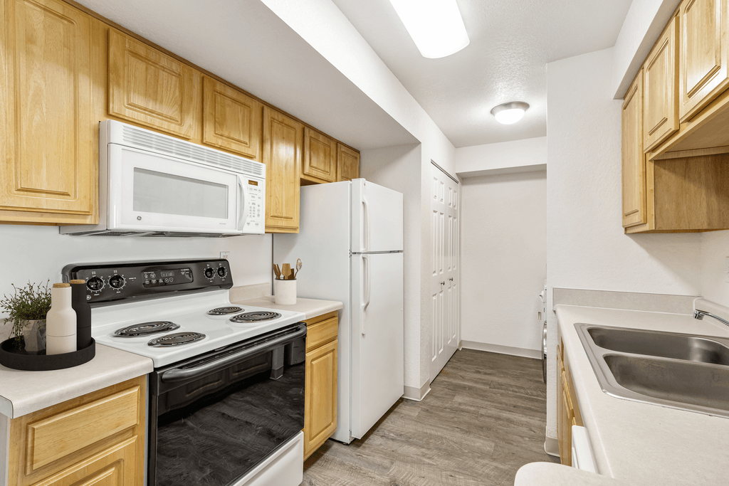 Woodland Lakes Apartments - Photo 3 of 28