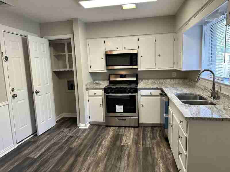 3002 Robin Rd - Photo 2 of 26