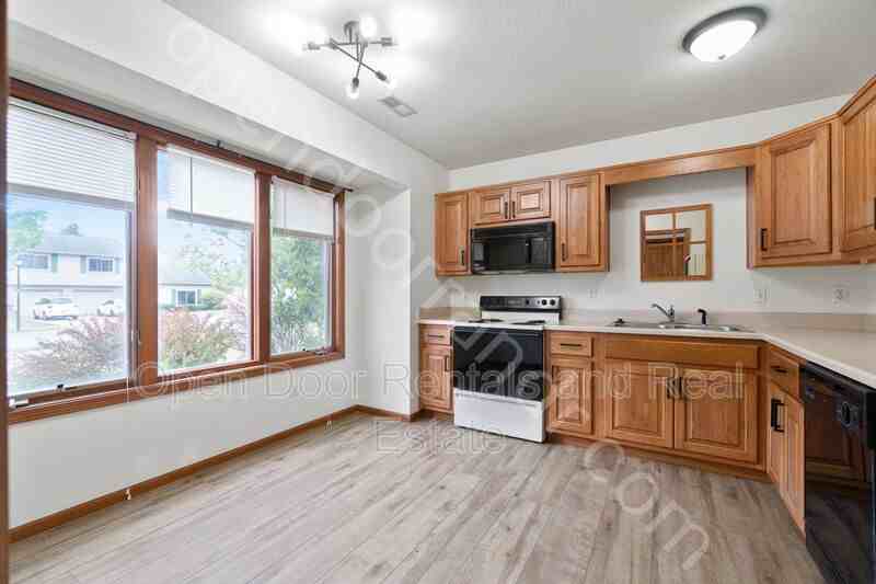 1504 Fieldstone Dr - Photo 3 of 12