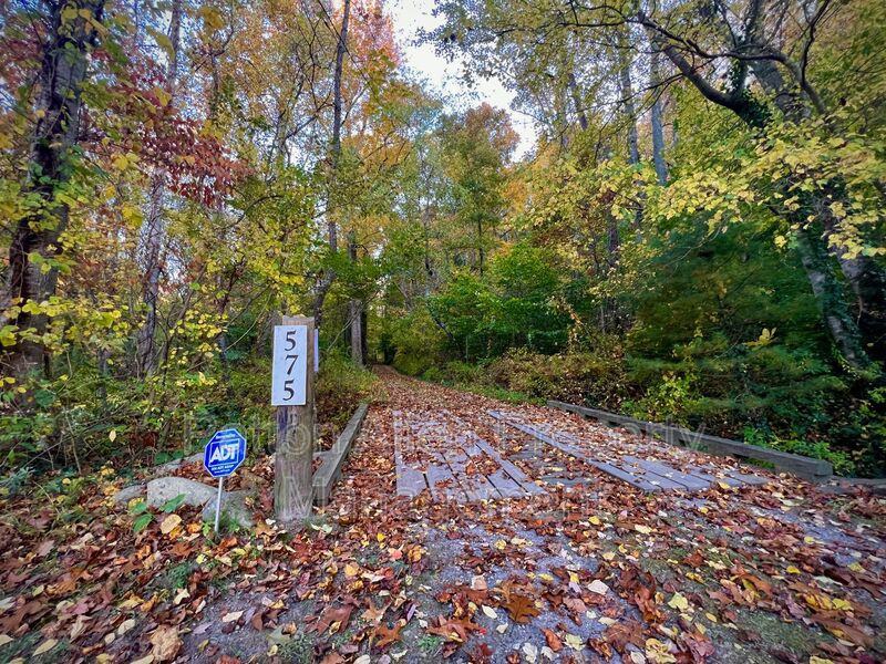 575 Beaverdam Rd - Photo 2 of 26