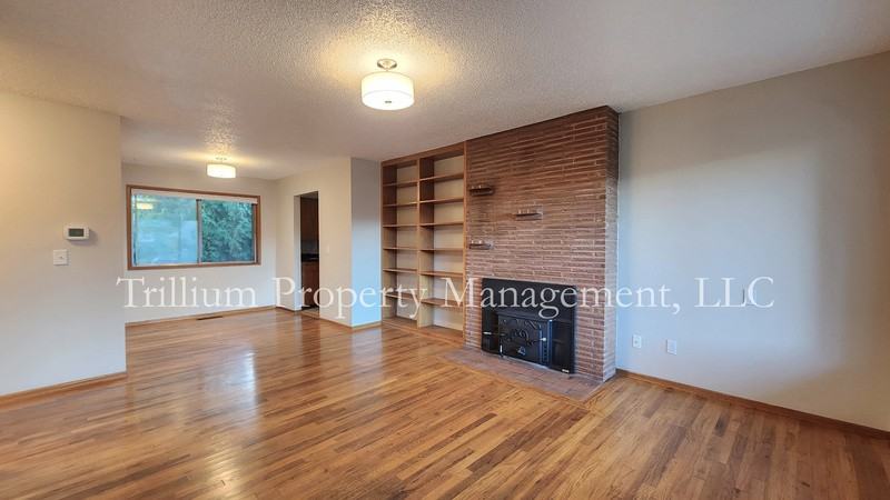215 Se 74th Ave - Photo 3 of 21