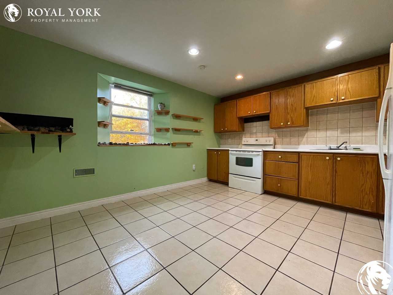 43 Main St S #2 - Photo 3 of 33