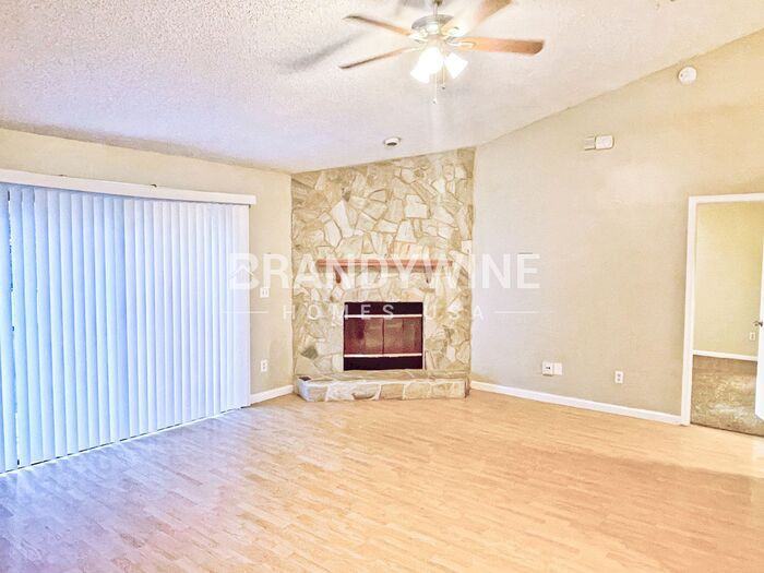 7901 Winterwood Cir N - Photo 3 of 16