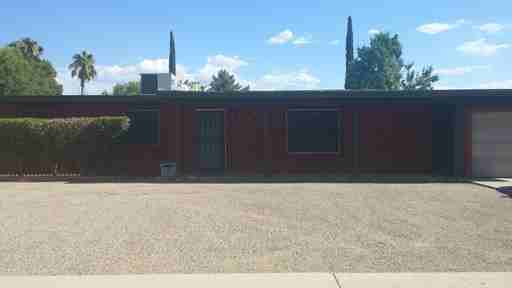 7520 E Stella Rd - Photo 3 of 31