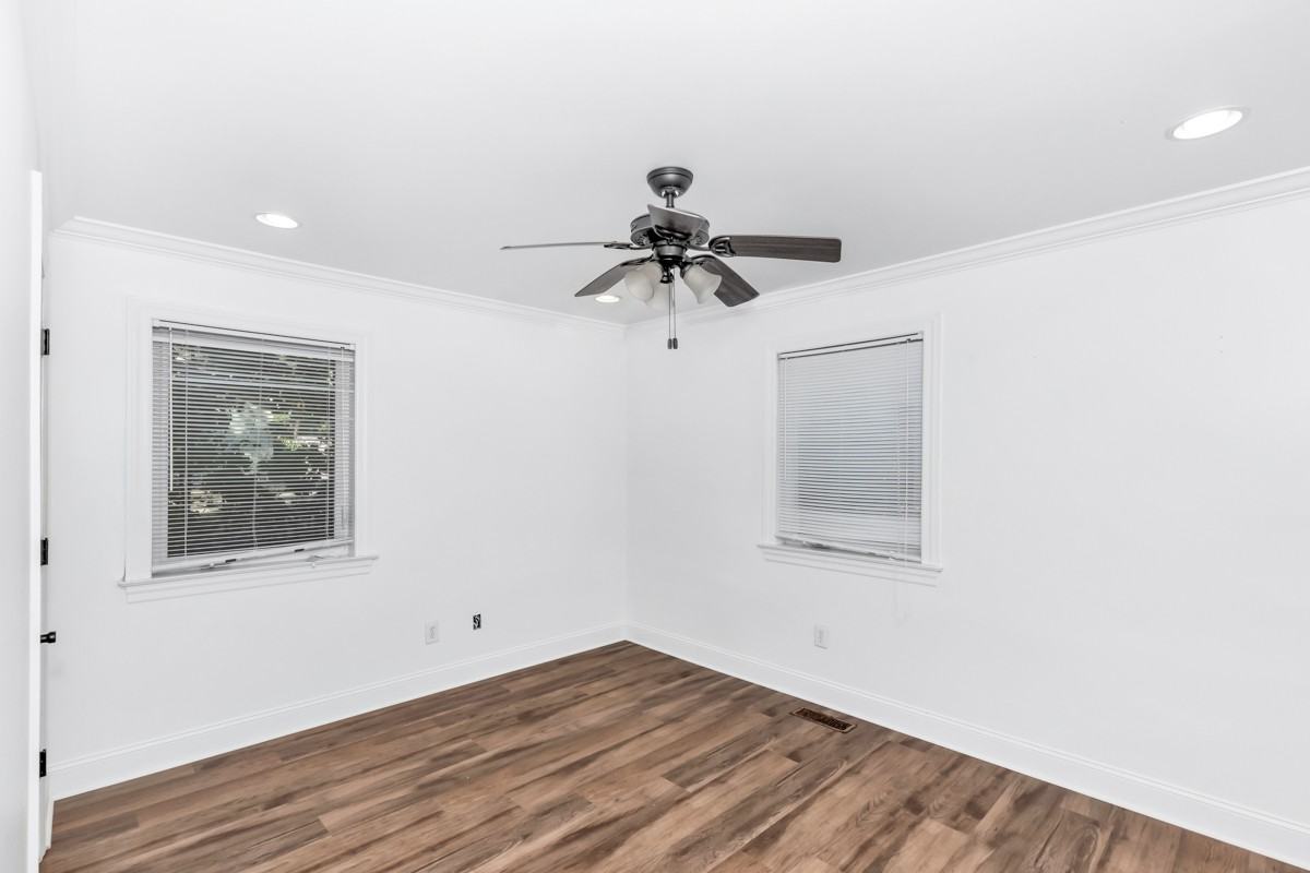 1401 Mccullough Avenue Northeast #6 - Photo 4 of 8