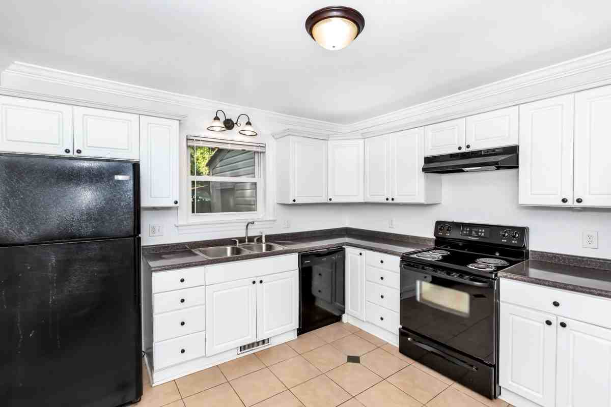 1401 Mccullough Avenue Northeast #6 - Photo 6 of 8