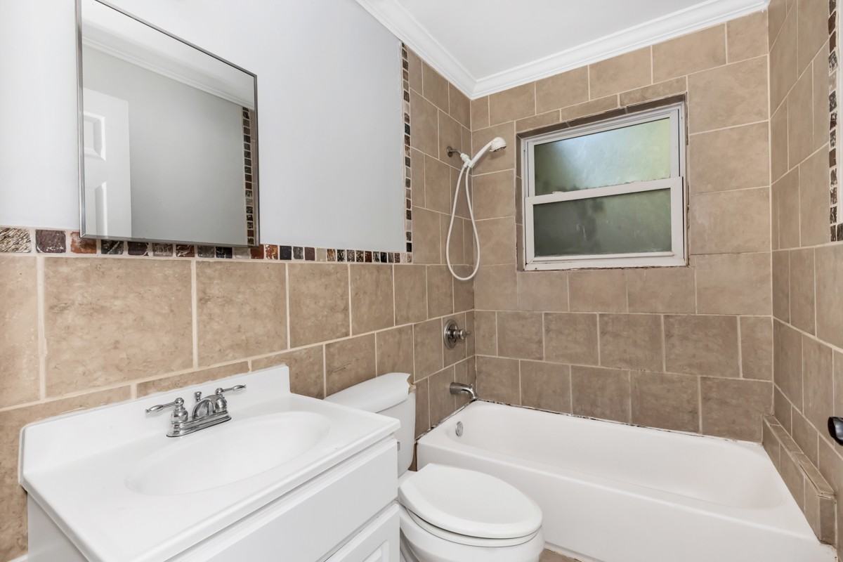 1401 Mccullough Avenue Northeast #6 - Photo 7 of 8