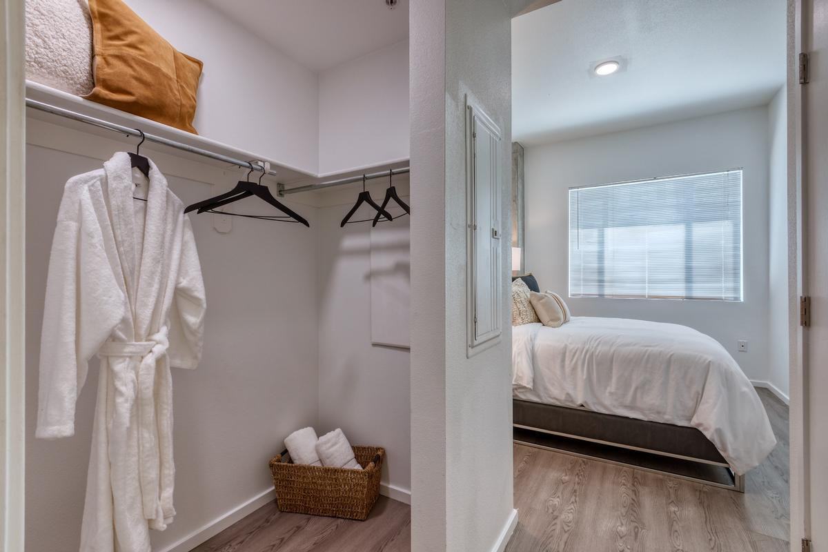 350 E Congress St - Photo 4 of 50