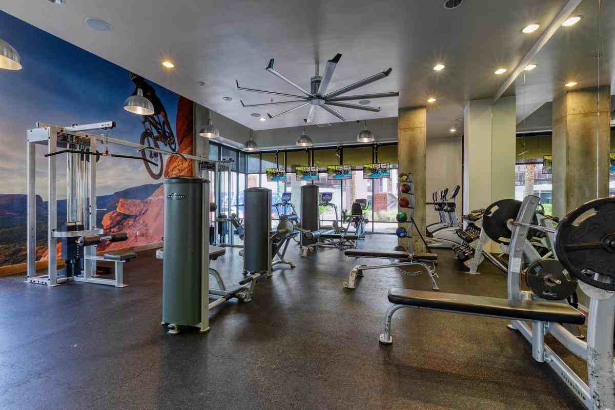 350 E Congress St - Photo 7 of 50