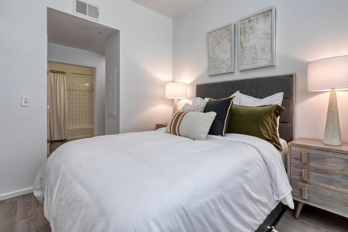 350 E Congress St - Photo 7 of 50