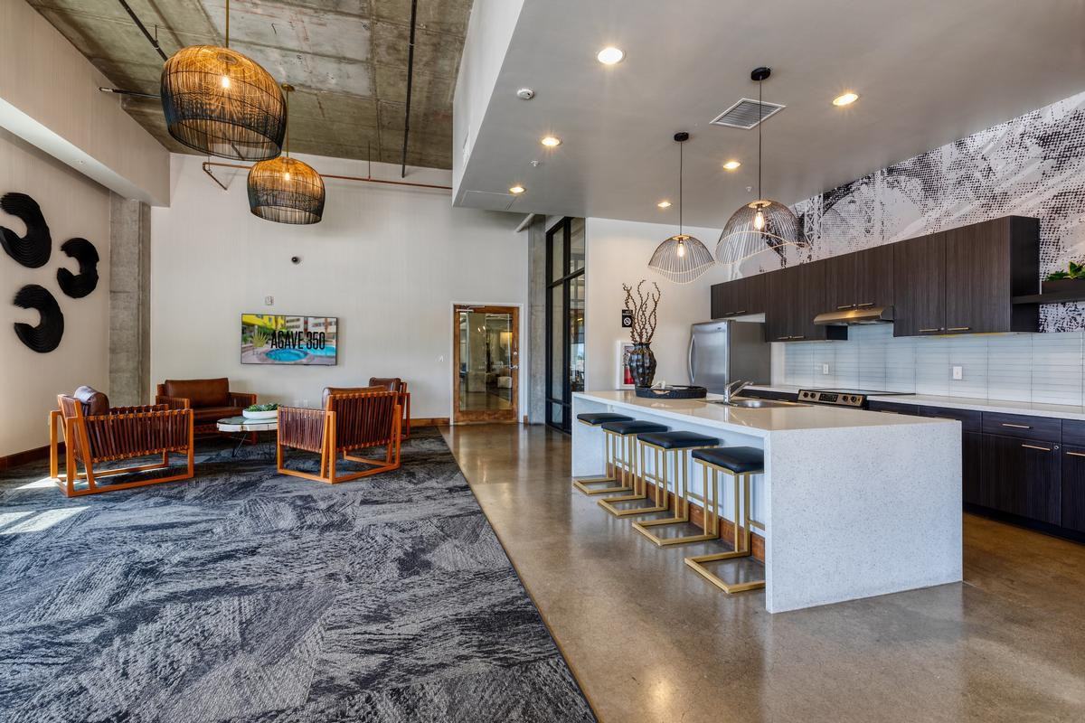 350 E Congress St - Photo 4 of 50