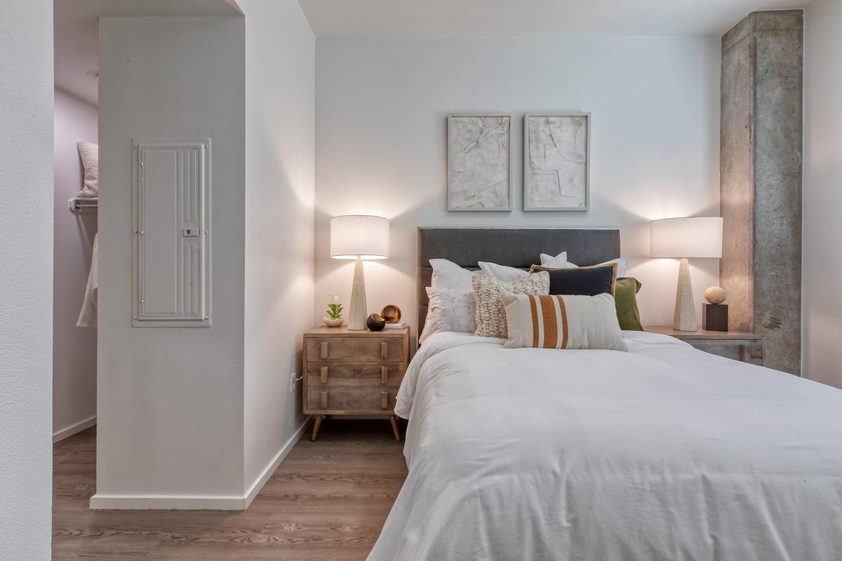 350 E Congress St - Photo 2 of 50