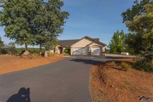 15350 Royal Oaks Dr - Photo 2 of 20