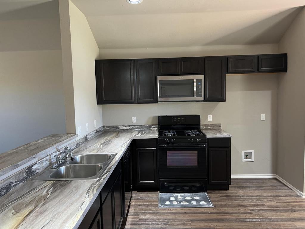 11740 Nw 135th Ter - Photo 3 of 11