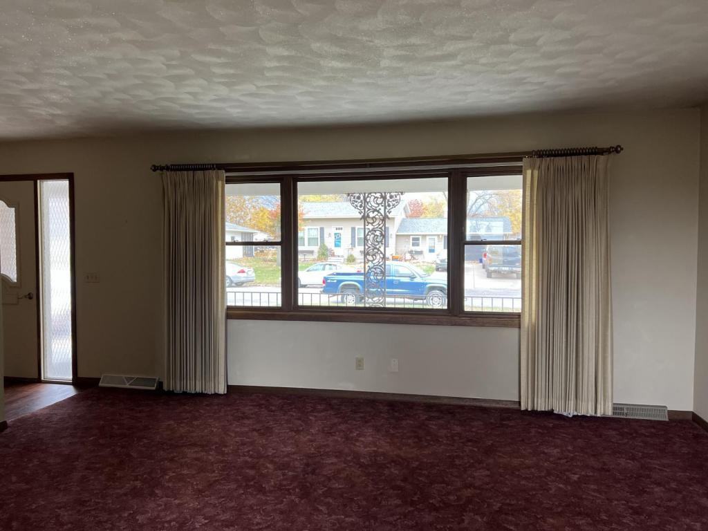 810 Court St - Photo 3 of 9