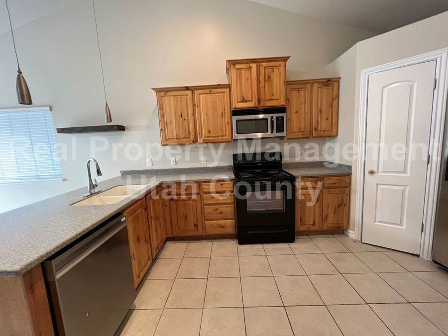 6943 N Cherokee St - Photo 3 of 29