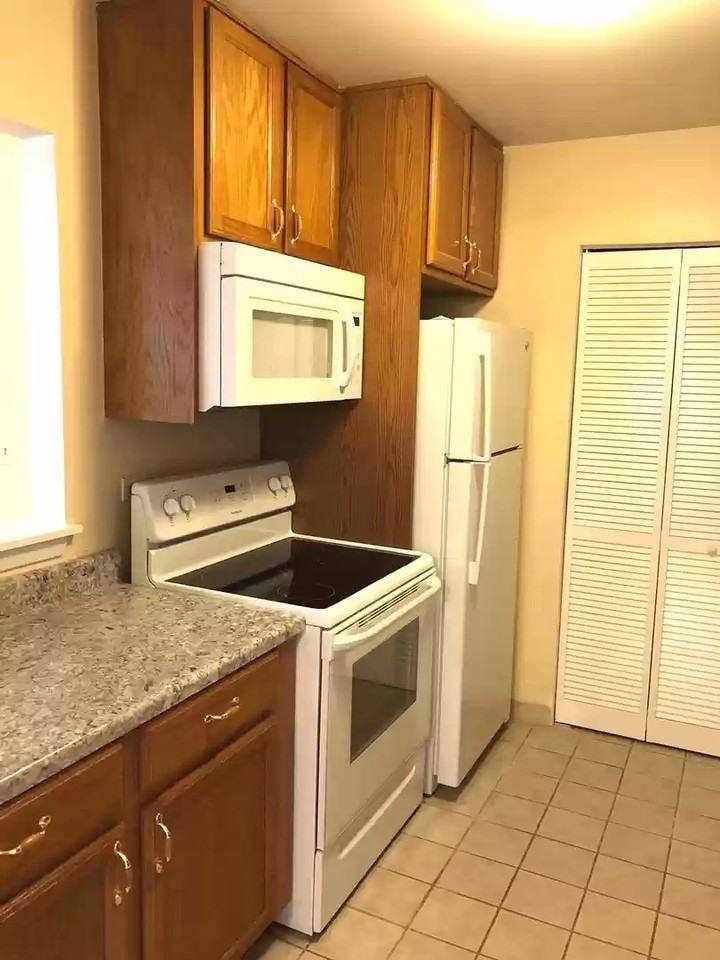 840 N Lakeside Dr #1D - Photo 2 of 19