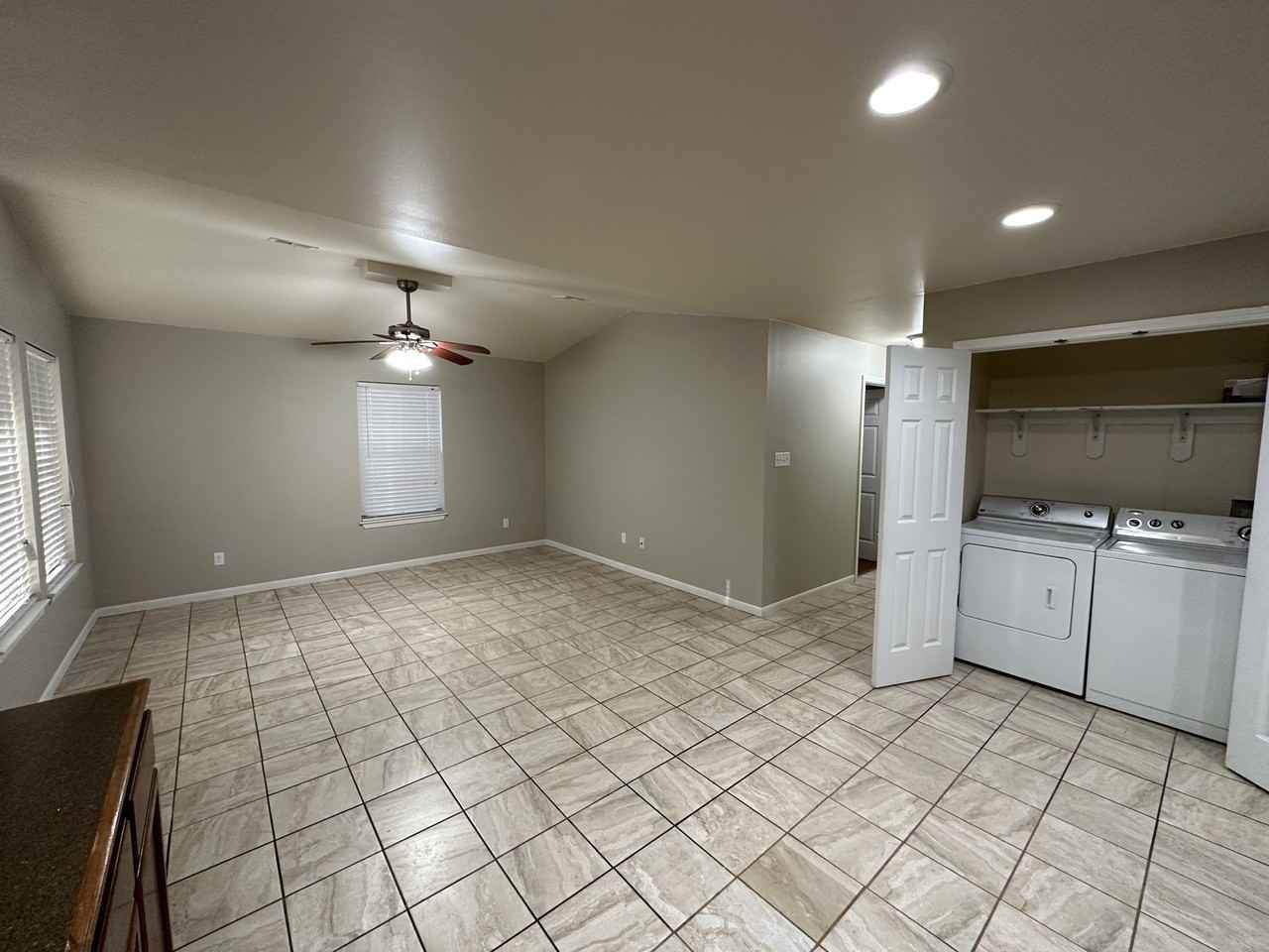 717 S Sterling St - Photo 3 of 12